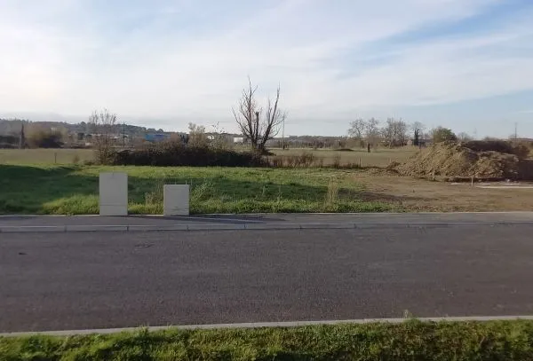 Revel 31250, terrain plat et viabilisé de 583 m²