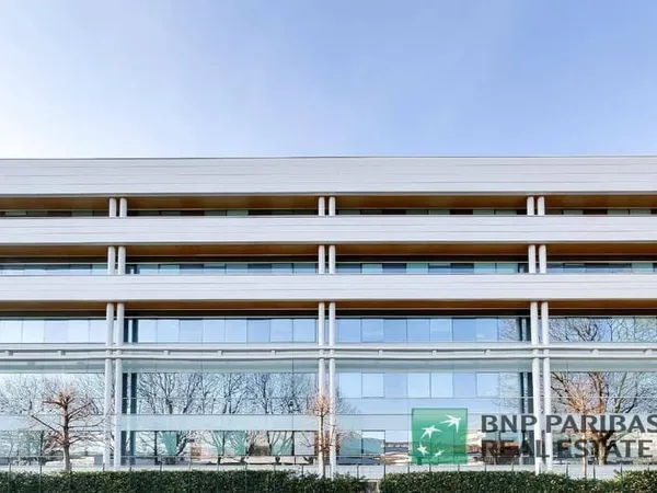 Local d'activité 704 m²