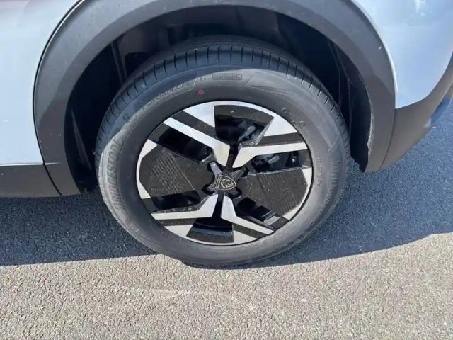 Peugeot 2008 hybrid 145 e-dcs6 — photo 19
