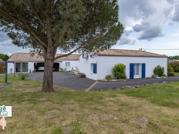 À vendre Maison familiale avec piscine chauffée au Champ-S