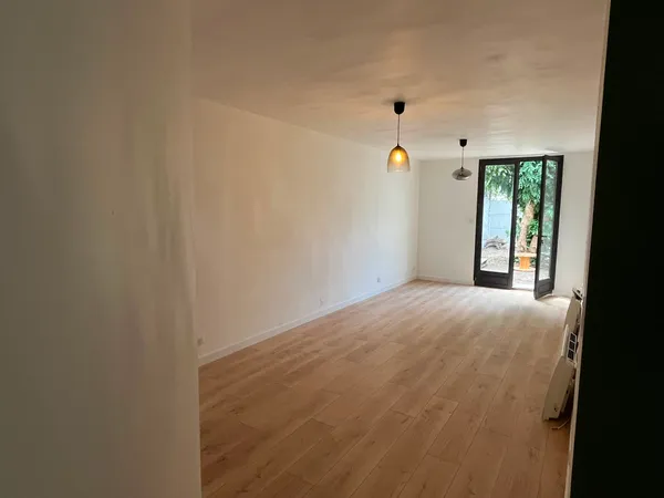 Vends appartement entièrement rénové avec jardin