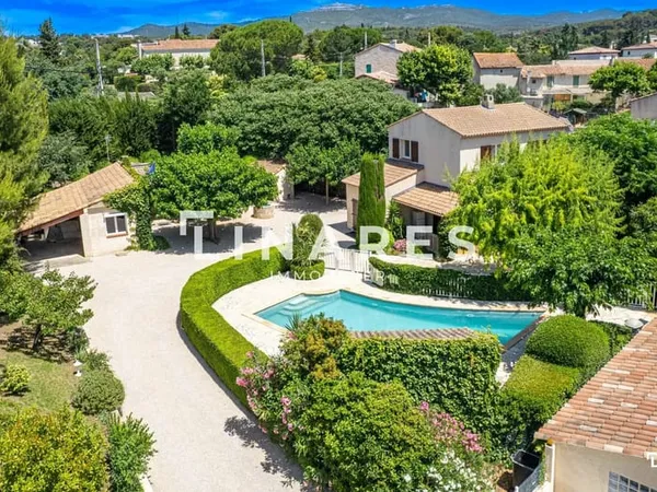 LA FAMILIALE - Villa T5 de 125m² + Appartement de 46m² + Garage de 19m² - Piscine - Parcelle 1500m² 