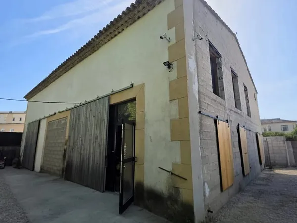 Local pro 150 m² + logement de fonction 160 m²