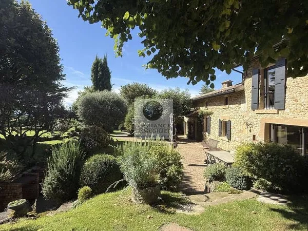 Maison 6 pièces 220 m²
