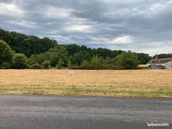 Terrain constructible 2 104 m²