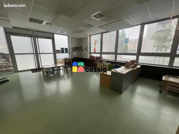 Local commercial 367 m²