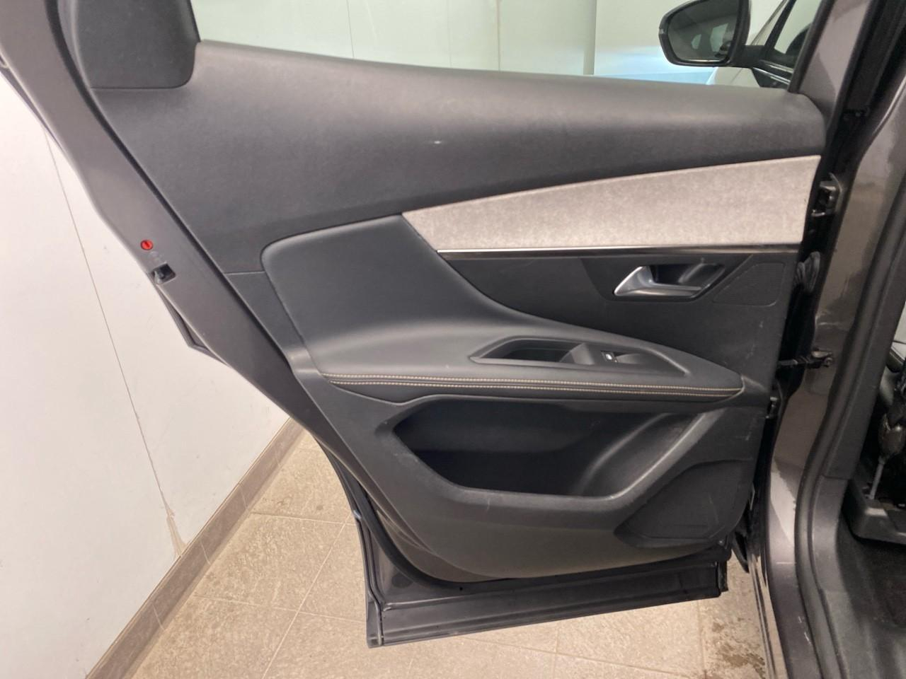 Peugeot 3008 hybrid 225 e-eat8 gt — photo 21