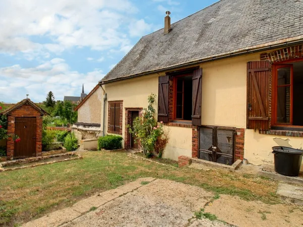 Maison ancienne à renover avec dépendance située à Gallardon