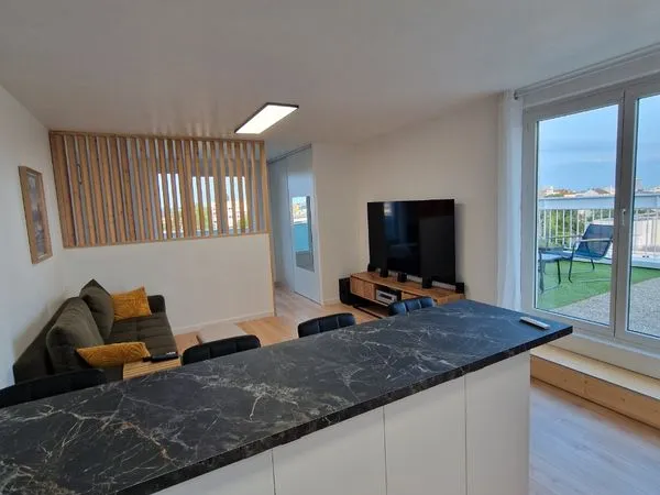 F2 avec terrasse 35m2 dernier étage