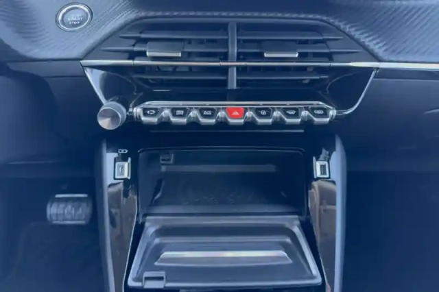Peugeot 2008 puretech 130 s&amp;s eat8 — photo 19