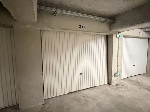 Parking/box 1 pièce 15 m²