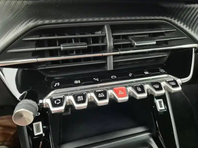 Peugeot 2008 electrique 136 ch — photo 30