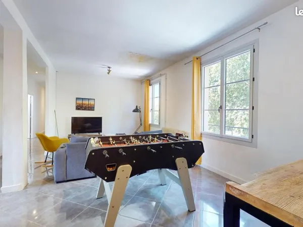 Chambre 7 pièces 146 m²