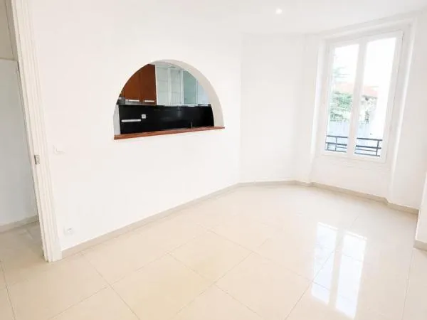 T2 À VENDRE SUR ENGHIEN-LES-BAINS