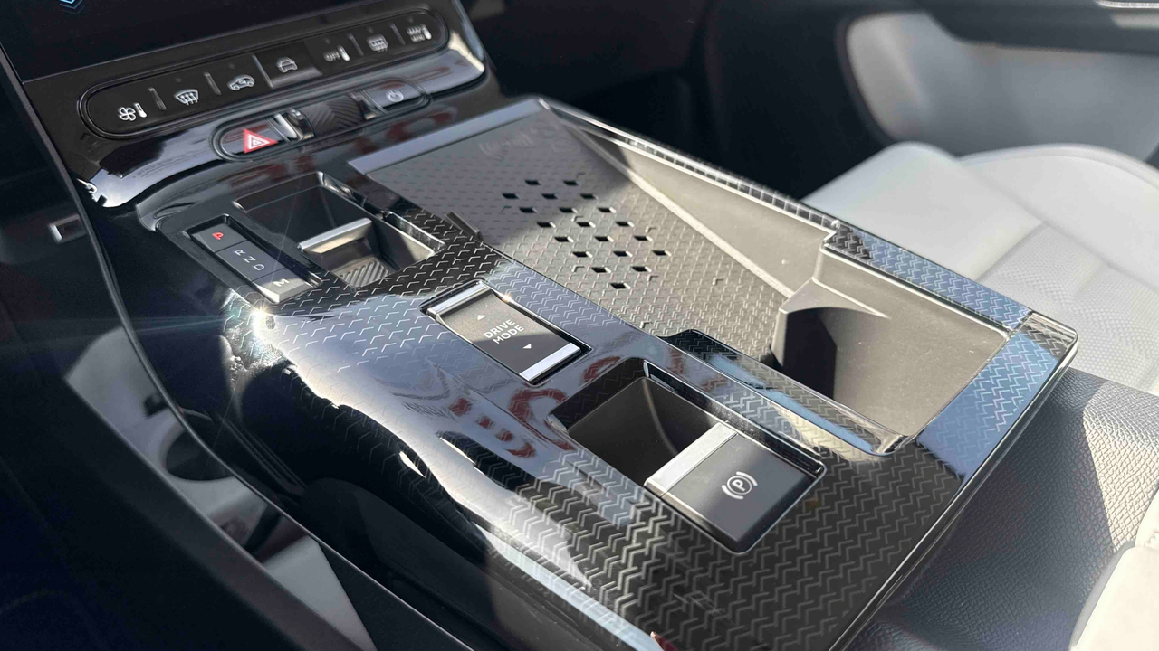 Citroen C5 Aircross Hybride 145 e-DCS6 — photo 20