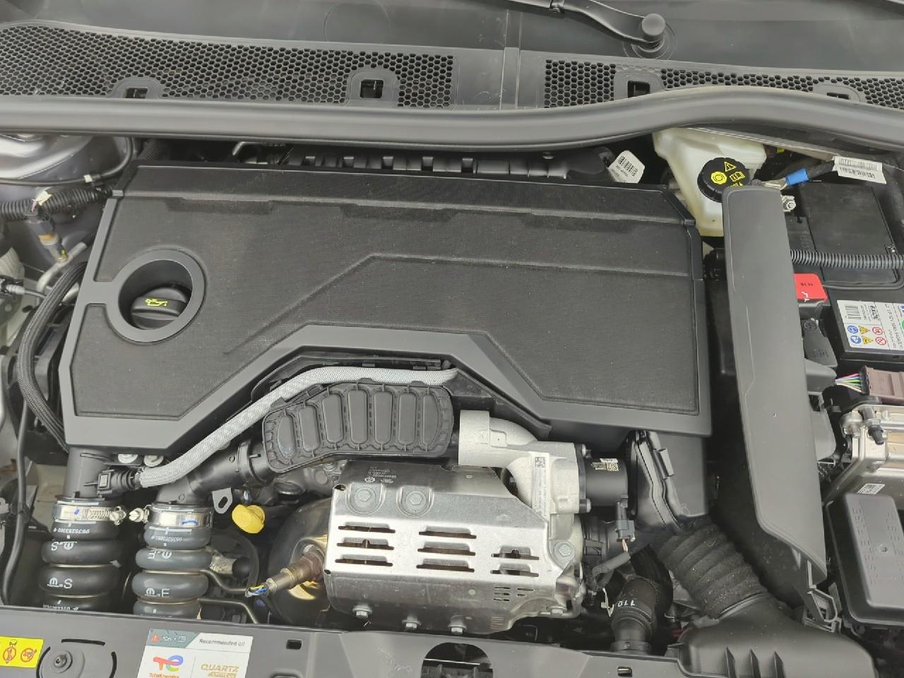 Peugeot 2008 hybrid 145 ch e-dcs6 allure — photo 16