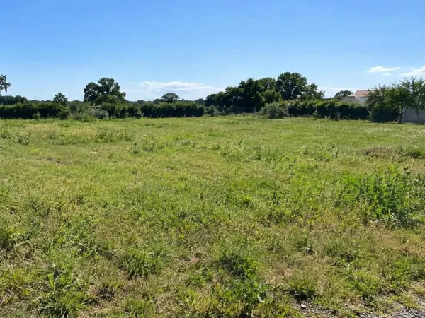 Terrain 326 m² Longeves