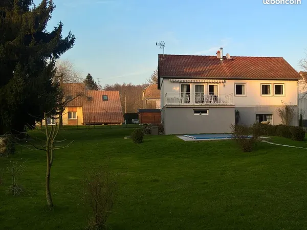 Maison spacieuse avec un grand terrain