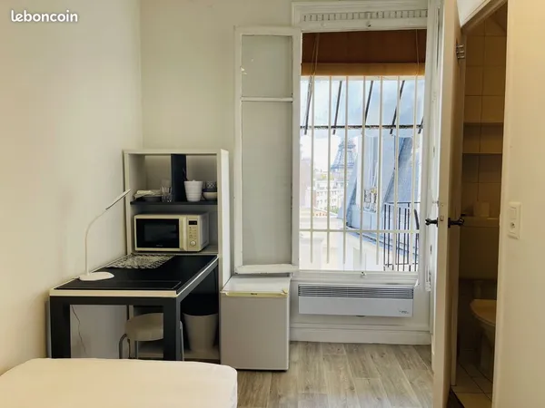 Chambre de service meublée 10m² - Paris 16ème - Vue Tour Eiffel - 7ème étage avec ascenseur