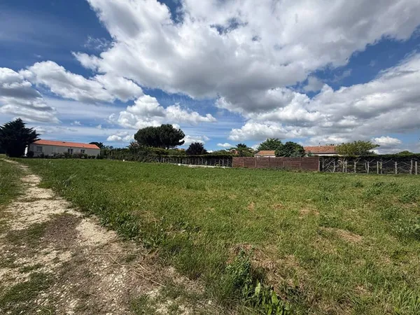 Terrain constructible 235 m²