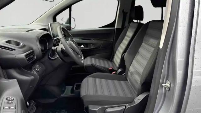 Opel Combo life taille m bluehdi 130 ch s&amp;s eat8 — photo 36