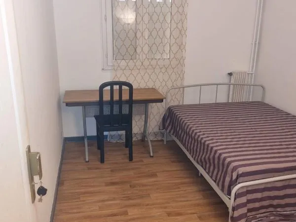 Très belle chambre à louer dans appartement