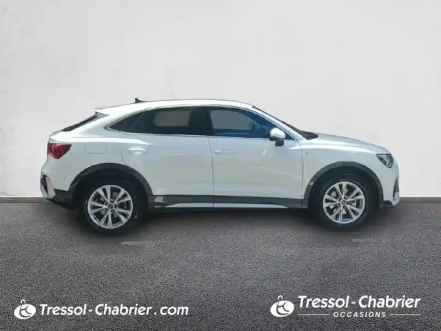 Audi Q3 sportback 35 tfsi 150 ch s tronic 7 s line — photo 6