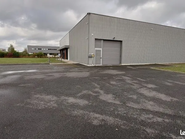 Entrepot de stockage sur A25 260m²