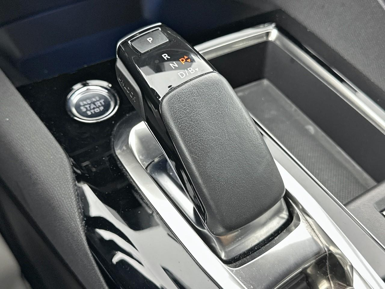 Peugeot 3008 hybrid4 300 e-eat8 gt — photo 30