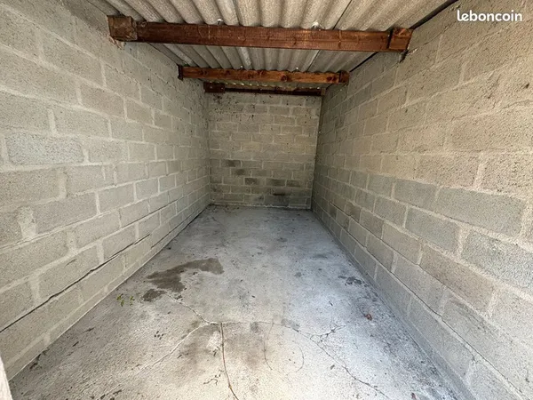 Parking/box 1 pièce 14 m²