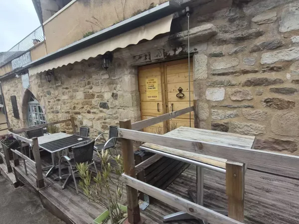 NAJAC : IMMEUBLE MIXTE - T4 et LOCAL COMMERCIAL