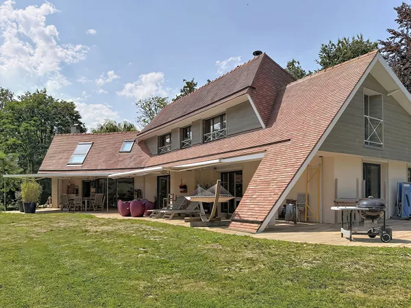 EXCLUSIVITE - THAON - Propriété de 275 m2 sur 9 000 m2 de terrain avec étang