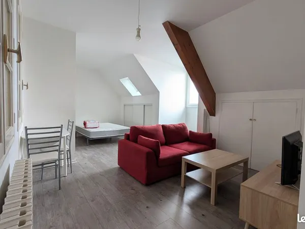 Grand T1 bis, au boulevard des Pyrénées dans une résidence de standing avec concierge en dernier éta