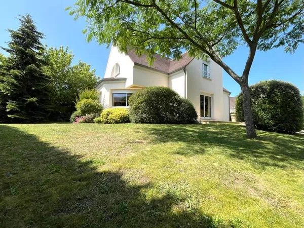 VILLA RECENTE A MONTLIGNON - 187 M² / 6 CHAMBRES