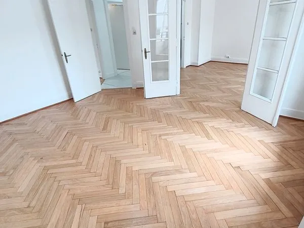 Appartement rénové 3 pièces de 73 m² avec balcons
