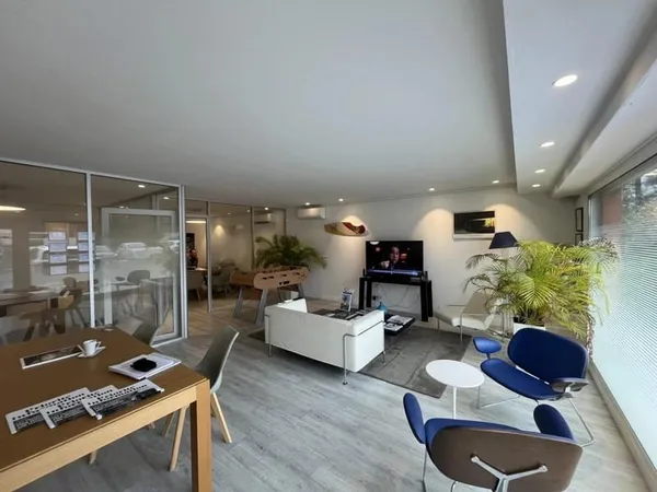 Bureaux 84 m²
