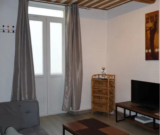 Duplex climatisé - 2 chambres - 3 pièces - 45 m2. L'Isle-sur-la-Sorgue 84800 Quartier Centre-ville