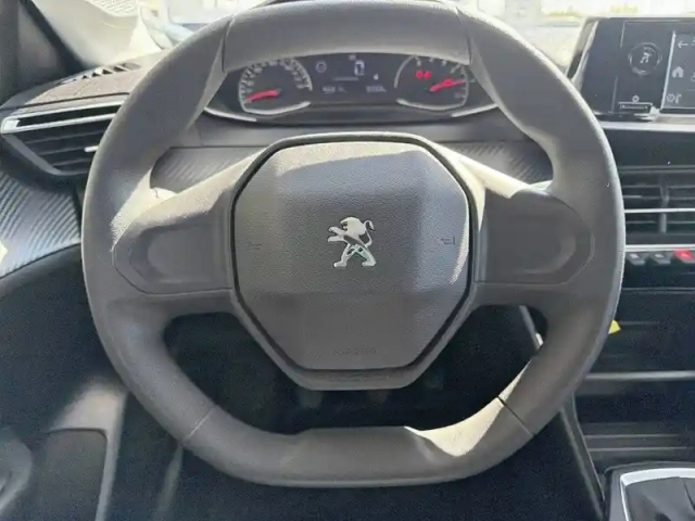 Peugeot 208 puretech 75 s&amp;s bvm5 — photo 9