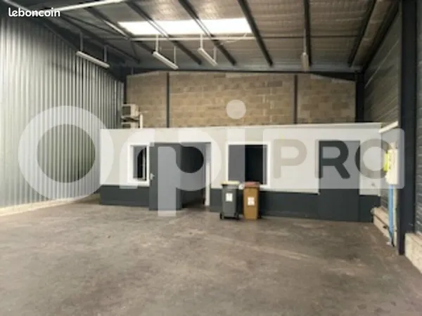 Local d'activité 120 m²
