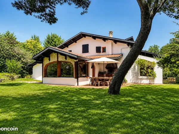 Maison 8 pièces 258 m²