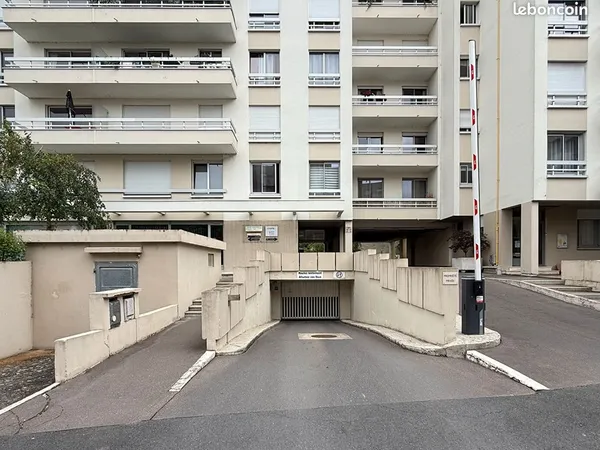 Parking/box REIMS