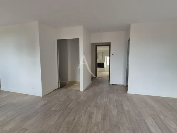 Appartement T3, Centre ville de Saint Jean D'Angély.