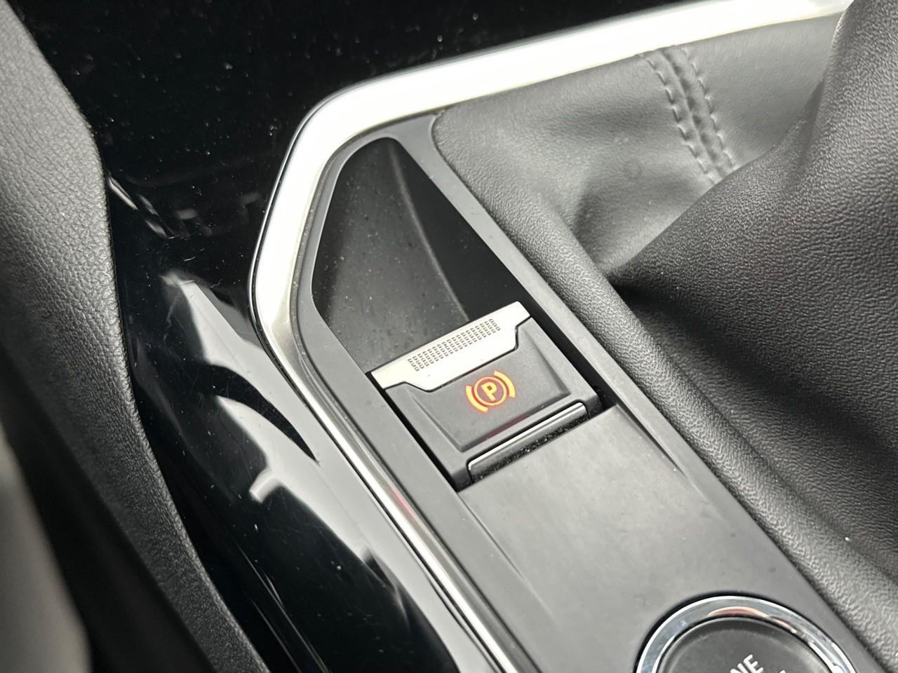 Peugeot 3008 puretech 130ch s&s bvm6 active pack — photo 30