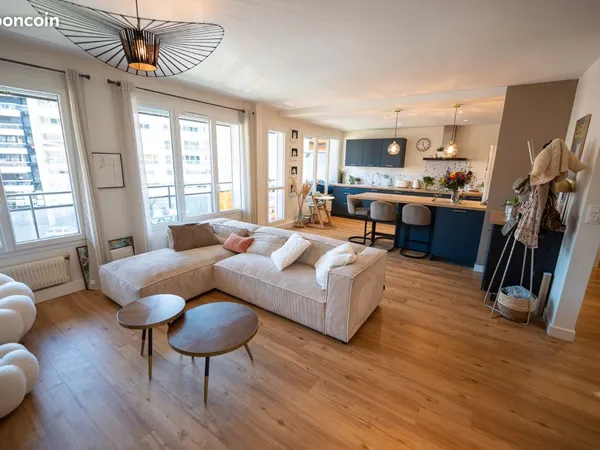 Appartement 81m2, Refait à neuf, Centre ville avec Parking et Cave