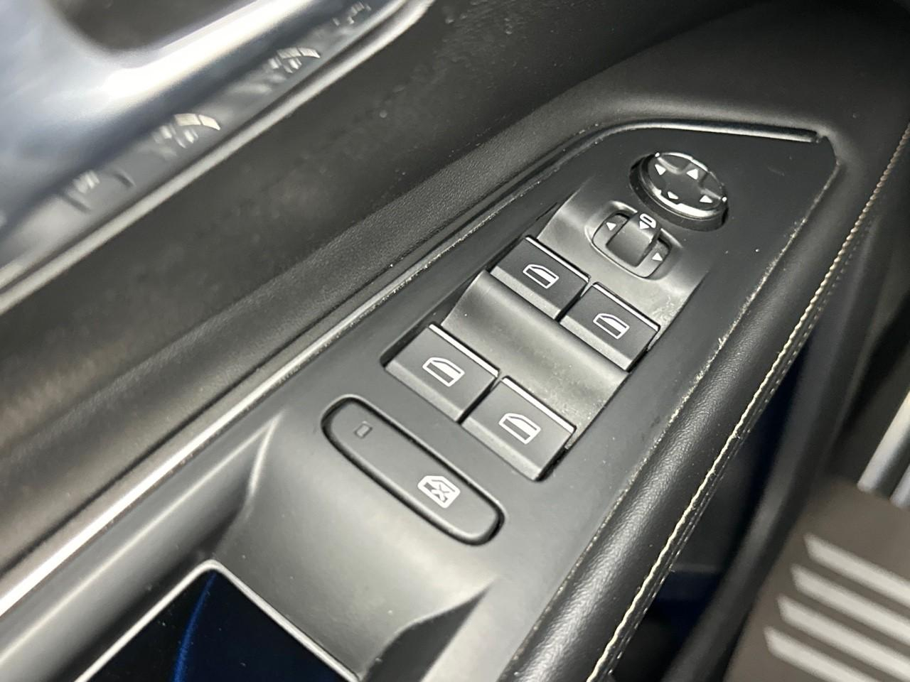 Peugeot 5008 puretech 130ch s&s eat8 gt pack — photo 15