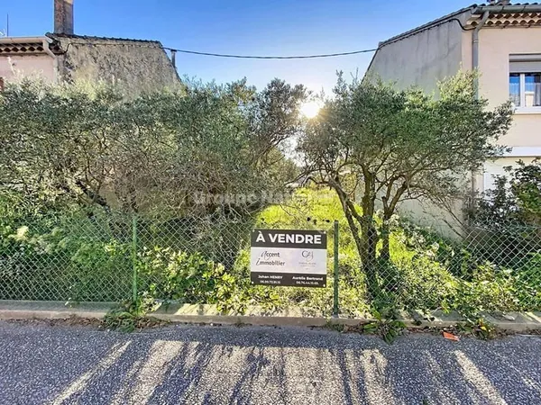 Terrain 330 m²