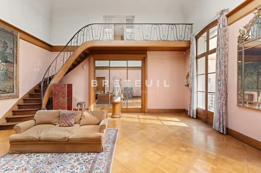 Appartement 8 pièces 318 m²