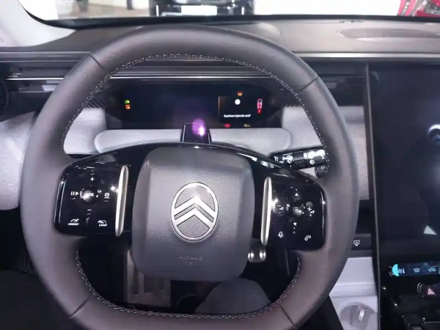 Citroën C5 Aircross hybride rechargeable 195 ch e-eat7 — photo 10