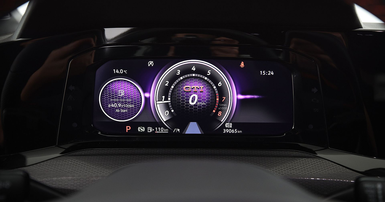 Volkswagen Golf 8 — photo 24