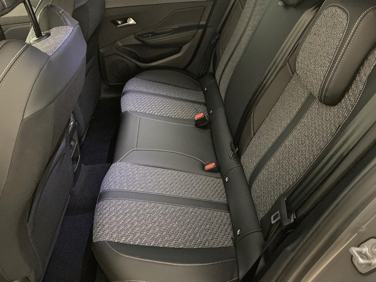 Peugeot 308 hybrid 145 e-dcs6 allure — photo 10